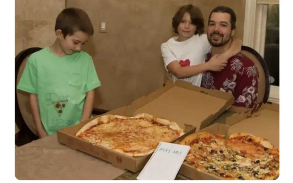 Laszlo Hanyecz Bought 2 Large Papa John Pizzas Worth $40 with 10,000 Bitcoins on May 22, 2010